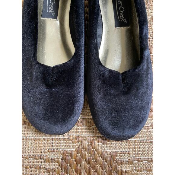 Coldwater Creek Black Velvet wedge slip on round toe woman's 7.5 M - Picture 2 of 6